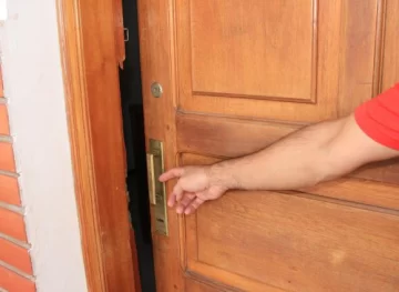 Roban $4.000 y 3 computadoras Roban $4.000 y 3 computadoras