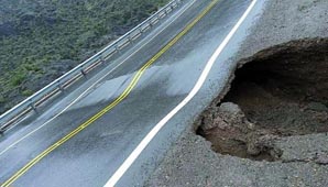 Taparon el socavón y así la Ruta 150 quedó habilitada Taparon el socavón y así la Ruta 150 quedó habilitada