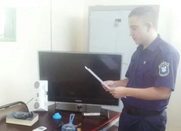 Un ladrón cae con el botín Un ladrón cae con el botín