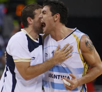 Delfino da pelea pese a su lesión Delfino da pelea pese a su lesión