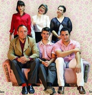 Una familia “muy normal” a la escena Una familia “muy normal” a la escena