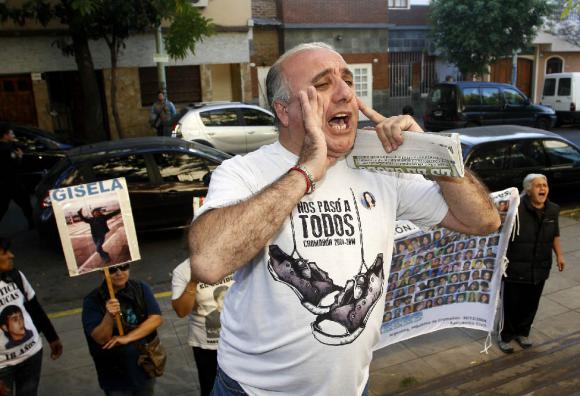 Aníbal Ibarra fue increpado en la escuela donde fue a votar Aníbal Ibarra fue increpado en la escuela donde fue a votar