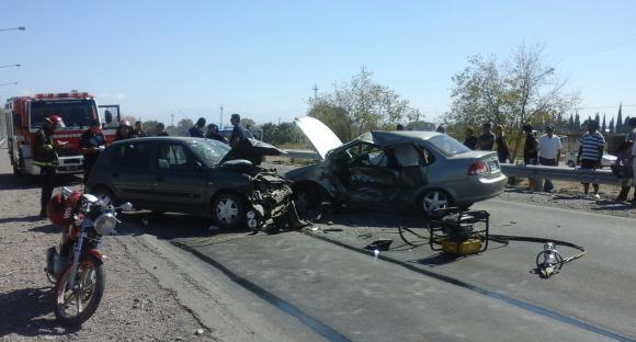 Un choque doble en el Acceso Este dejó un muerto y nueve heridos Un choque doble en el Acceso Este dejó un muerto y nueve heridos