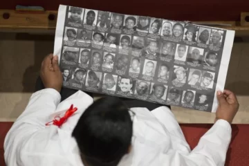 Toque de queda tras los disturbios por la muerte un joven negro Toque de queda tras los disturbios por la muerte un joven negro