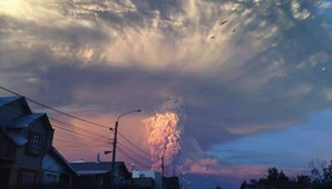 Ya hay más de 6 mil evacuados por la erupción del volcán Ya hay más de 6 mil evacuados por la erupción del volcán