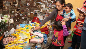 Unas 3.000 personas caminaron por la noche para llegar a la Difunta Unas 3.000 personas caminaron por la noche para llegar a la Difunta
