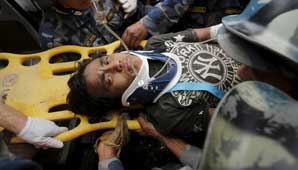 Tiene 15 años y sobrevivió cinco días bajo las ruinas en Nepal Tiene 15 años y sobrevivió cinco días bajo las ruinas en Nepal