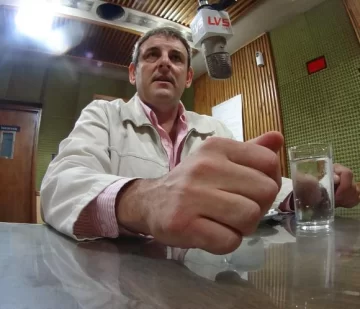 “A todos los dirigentes que se vayan con Basualdo los vamos a echar del partido” “A todos los dirigentes que se vayan con Basualdo los vamos a echar del partido”