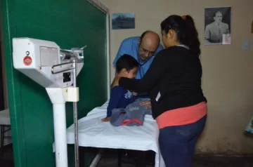 Una minera, en un operativo de salud para los jachalleros Una minera, en un operativo de salud para los jachalleros