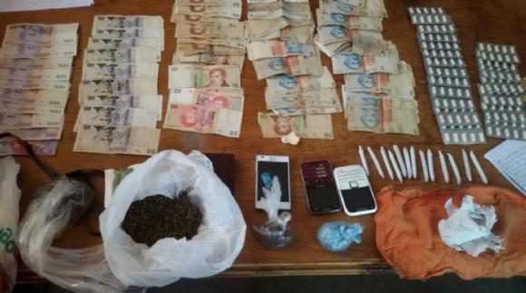 Hallaron casi 700 pastillas alucinógenas enterradas en el fondo de una casa Hallaron casi 700 pastillas alucinógenas enterradas en el fondo de una casa