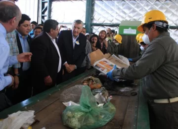 El Gobernador prometió un albergue para 400 alumnos El Gobernador prometió un albergue para 400 alumnos