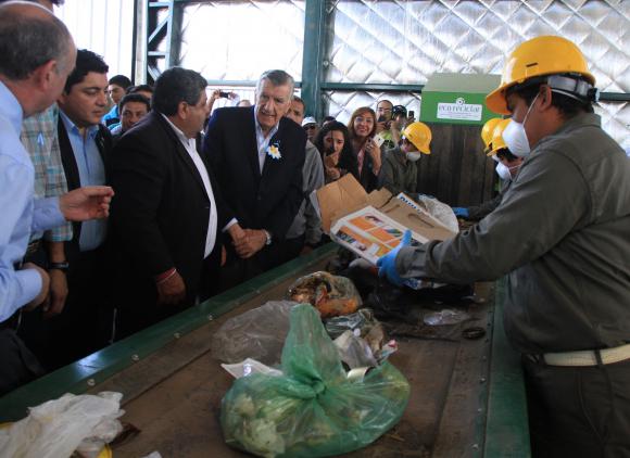 El Gobernador prometió un albergue para 400 alumnos El Gobernador prometió un albergue para 400 alumnos