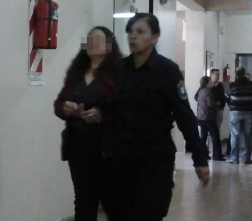 Llevan al Penal a una niñera acusada de abusar del chico de 4 años al que cuidaba Llevan al Penal a una niñera acusada de abusar del chico de 4 años al que cuidaba