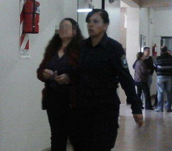 Llevan al Penal a una niñera acusada de abusar del chico de 4 años al que cuidaba Llevan al Penal a una niñera acusada de abusar del chico de 4 años al que cuidaba