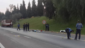 Una joven murió atropellada y su novio se tiró debajo de un camión Una joven murió atropellada y su novio se tiró debajo de un camión