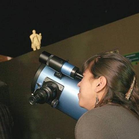 Pondrán telescopios en la plaza para poder ver los anillos de Saturno Pondrán telescopios en la plaza para poder ver los anillos de Saturno