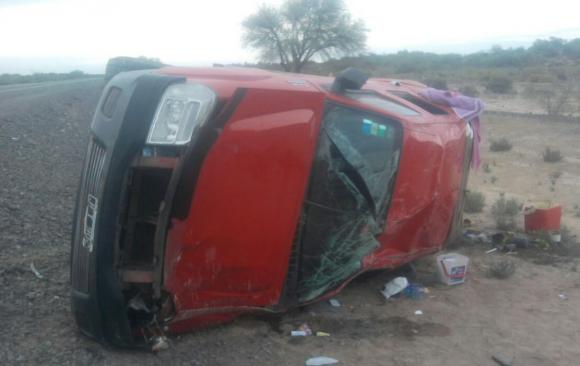 Cinco heridos por dos vuelcos Cinco heridos por dos vuelcos