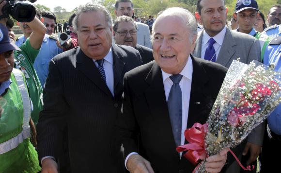 Blatter armó un esquema global que lo apuntala Blatter armó un esquema global que lo apuntala