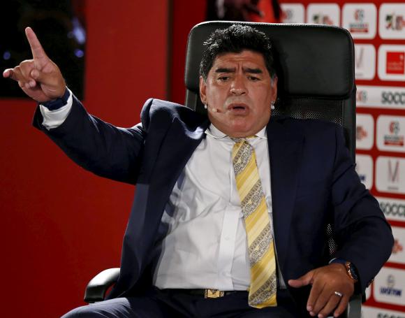 Maradona ataca con todo Maradona ataca con todo