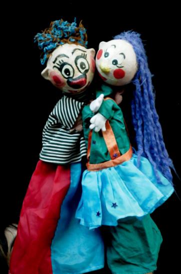 ¡A jugar con los títeres! ¡A jugar con los títeres!