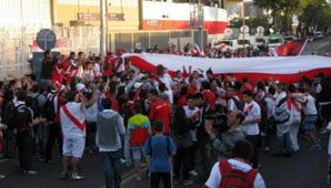 El banderazo para apoyar al plantel de River El banderazo para apoyar al plantel de River