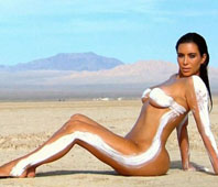 Desnuda en el desierto Desnuda en el desierto