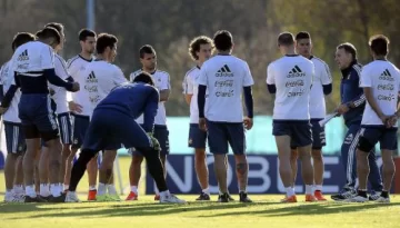El vuelo de la Selección argentina se adelantó, ahora esperan que llegue a las 20 El vuelo de la Selección argentina se adelantó, ahora esperan que llegue a las 20