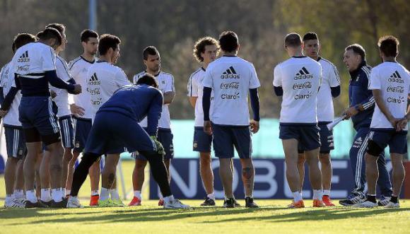 El vuelo de la Selección argentina se adelantó, ahora esperan que llegue a las 20 El vuelo de la Selección argentina se adelantó, ahora esperan que llegue a las 20