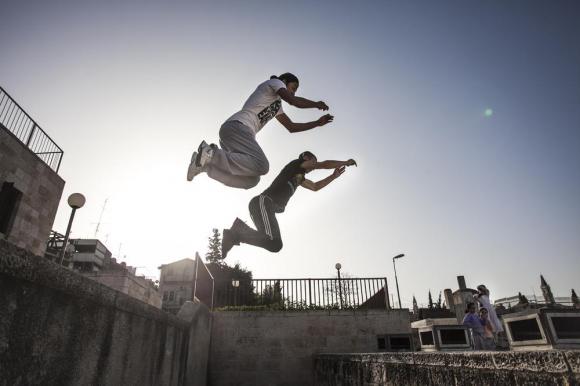 Un chico de 12 años murió mientras practicaba parkour Un chico de 12 años murió mientras practicaba parkour