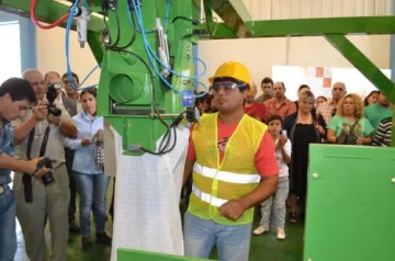 Hacen la primera exportación de alfalfa a Chile, por $56.000 Hacen la primera exportación de alfalfa a Chile, por $56.000