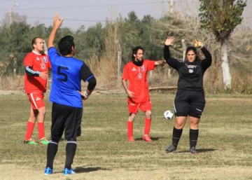 Tarde de fútbol en pleno silencio Tarde de fútbol en pleno silencio