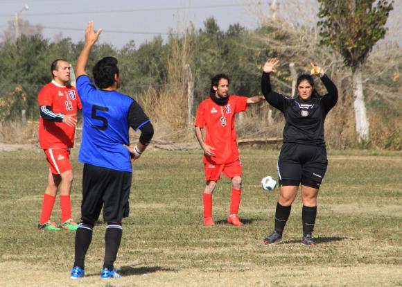 Tarde de fútbol en pleno silencio Tarde de fútbol en pleno silencio