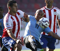 Uruguay y Paraguay, a cuartos Uruguay y Paraguay, a cuartos