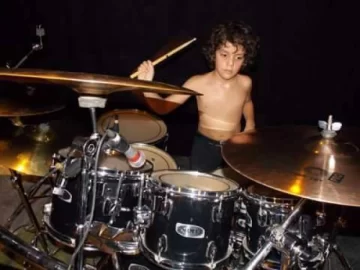 El ‘mini’ baterista metalero que ya tocó hasta en Chile El ‘mini’ baterista metalero que ya tocó hasta en Chile