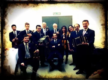 Hoy la orquesta cumple años Hoy la orquesta cumple años