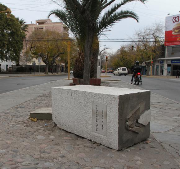 Por el vandalismo, sacarán las esculturas de un bulevar Por el vandalismo, sacarán las esculturas de un bulevar