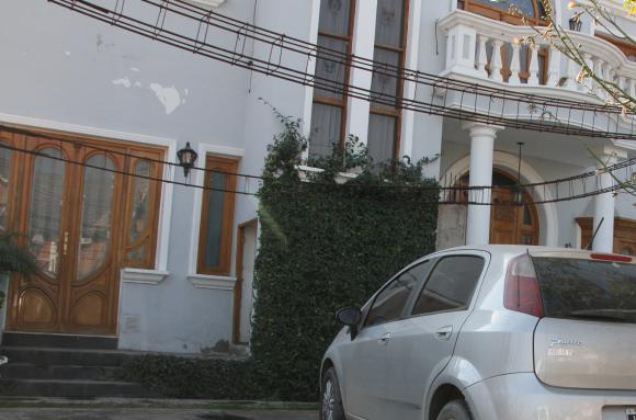 Roban un arma, plata y joyas de una casa Roban un arma, plata y joyas de una casa