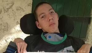 Alejandro, el joven sanjuanino que está postrado por una extraña enfermedad Alejandro, el joven sanjuanino que está postrado por una extraña enfermedad