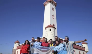 Banderazo argentino en el Faro de La Serena para apoyar a la Selección Banderazo argentino en el Faro de La Serena para apoyar a la Selección