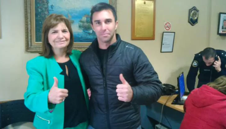 Asaltan a Patricia Bullrich y un testigo atrapa a uno de los ladrones Asaltan a Patricia Bullrich y un testigo atrapa a uno de los ladrones