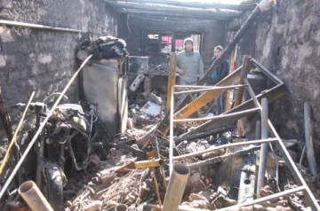 Entró a una casa a robar pero, como no se pudo llevar nada, prendió fuego y quemó todo Entró a una casa a robar pero, como no se pudo llevar nada, prendió fuego y quemó todo