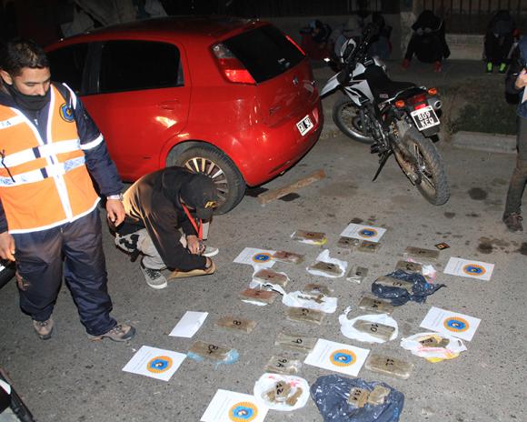 Cayeron 5 con unos 12 kg de droga Cayeron 5 con unos 12 kg de droga