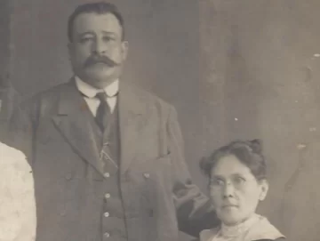 Juanita, la mujer que dio tierras a sus obreros para que tengan casas Juanita, la mujer que dio tierras a sus obreros para que tengan casas