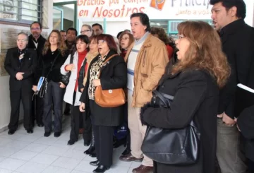 Homenaje y canto coral Homenaje y canto coral