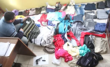 Caen 3 por robar a metros de la Policía Caen 3 por robar a metros de la Policía