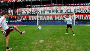 Los hinchas de Newell’s y un mensaje de aliento para Messi Los hinchas de Newell’s y un mensaje de aliento para Messi