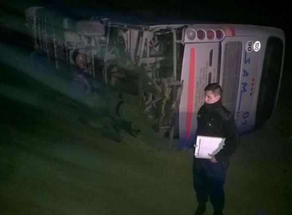 Un vuelco dejó 32 heridos Un vuelco dejó 32 heridos