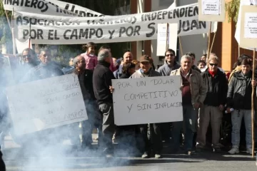 Tras la protesta de ayer, los viñateros verán hoy a Gioja Tras la protesta de ayer, los viñateros verán hoy a Gioja