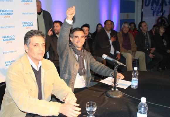 Aranda abrió su centro de campaña y arengó a la tropa a trabajar duro Aranda abrió su centro de campaña y arengó a la tropa a trabajar duro