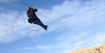 Los chicos son los que más buscan disfrutar la tirolesa Los chicos son los que más buscan disfrutar la tirolesa